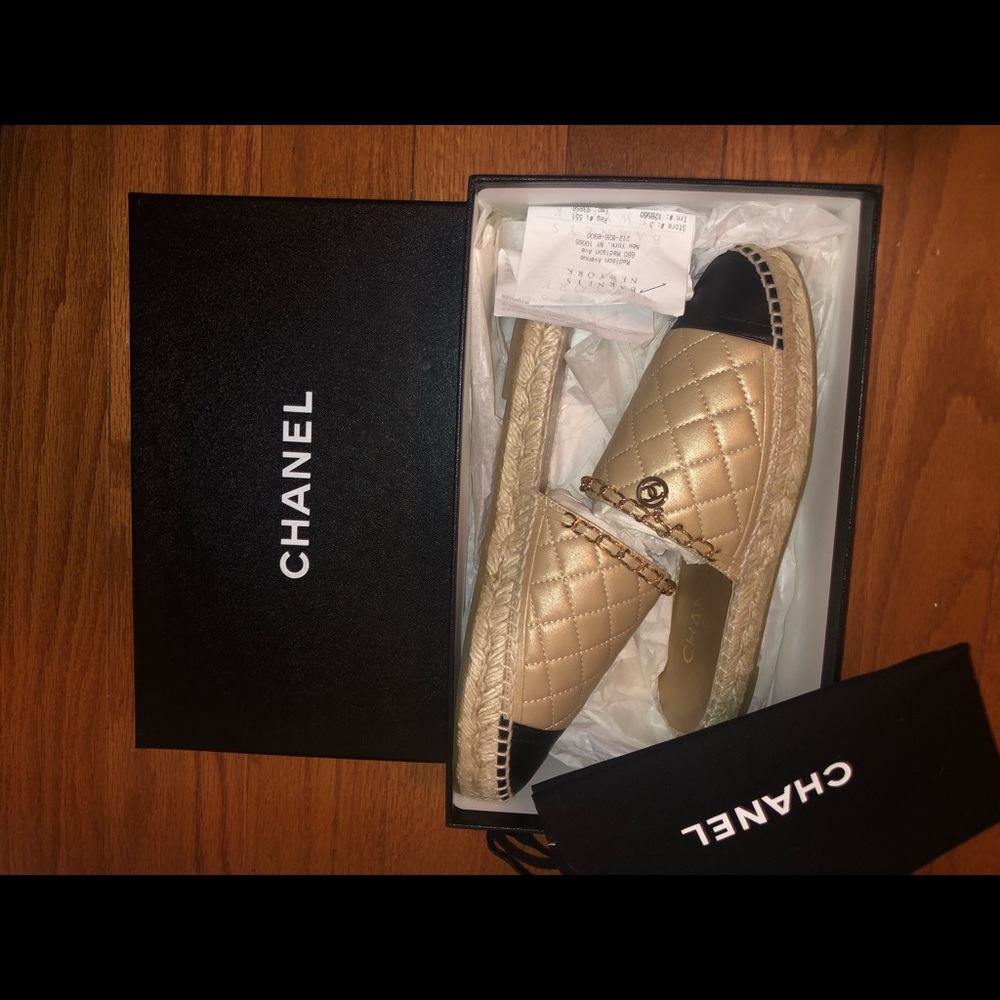 ‼️‼️ SOLD . HOST PICK‼️‼️💗💗Chanel Flats - Picture 14 of 16